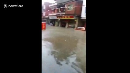 Severe floods cause chaos in southern China