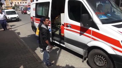 Ataşehir'de Minibüslerin Çarpıştığı Kaza Anı Kamerada