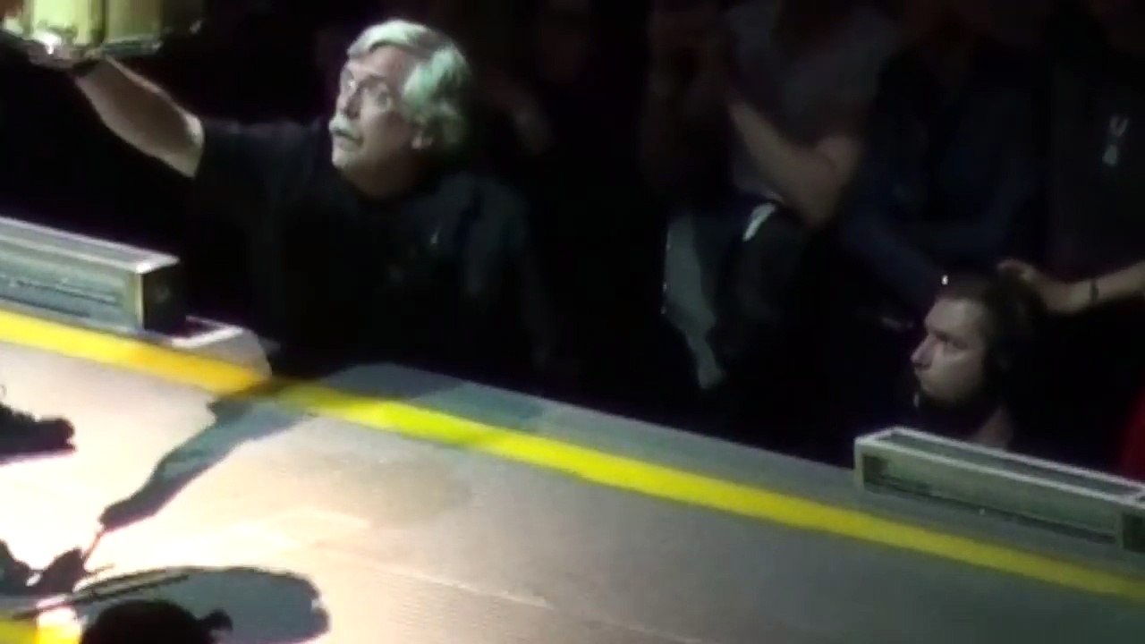 U2 Larry Mullen loses his drumstick playing Sun...