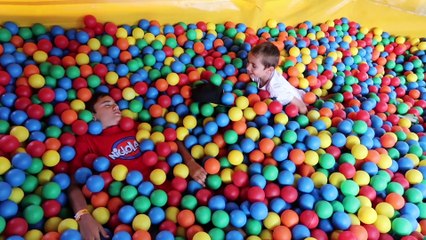 24 HEURES DANS UN PARC D'ATTRACTIONS - ENFERMÉS