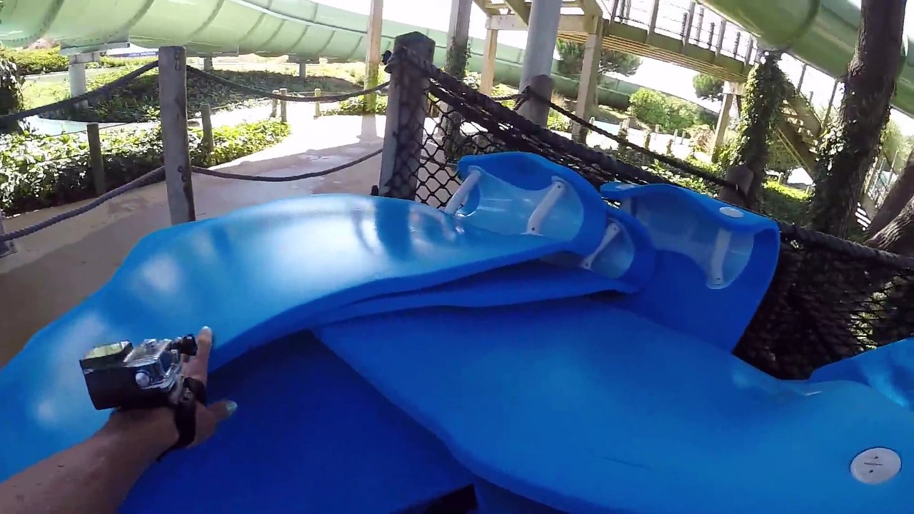VLOG -TOBOGGAN AQUATIQUE SUR UNE BOUÉE HAND SPINNER À OCÉANILE PARC AQUATIQUE
