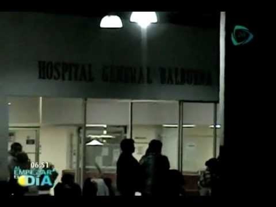 Paramédicos atropellan a tres tras huir en la ambulancia