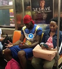 Il a résolu le Rubik’s Cube avec une seul main dans le métro de New York !