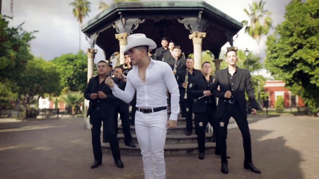 Volveré a Amar Banda Guasaveña de Valentin Elizalde ft. El Bebeto [Video Oficial]
