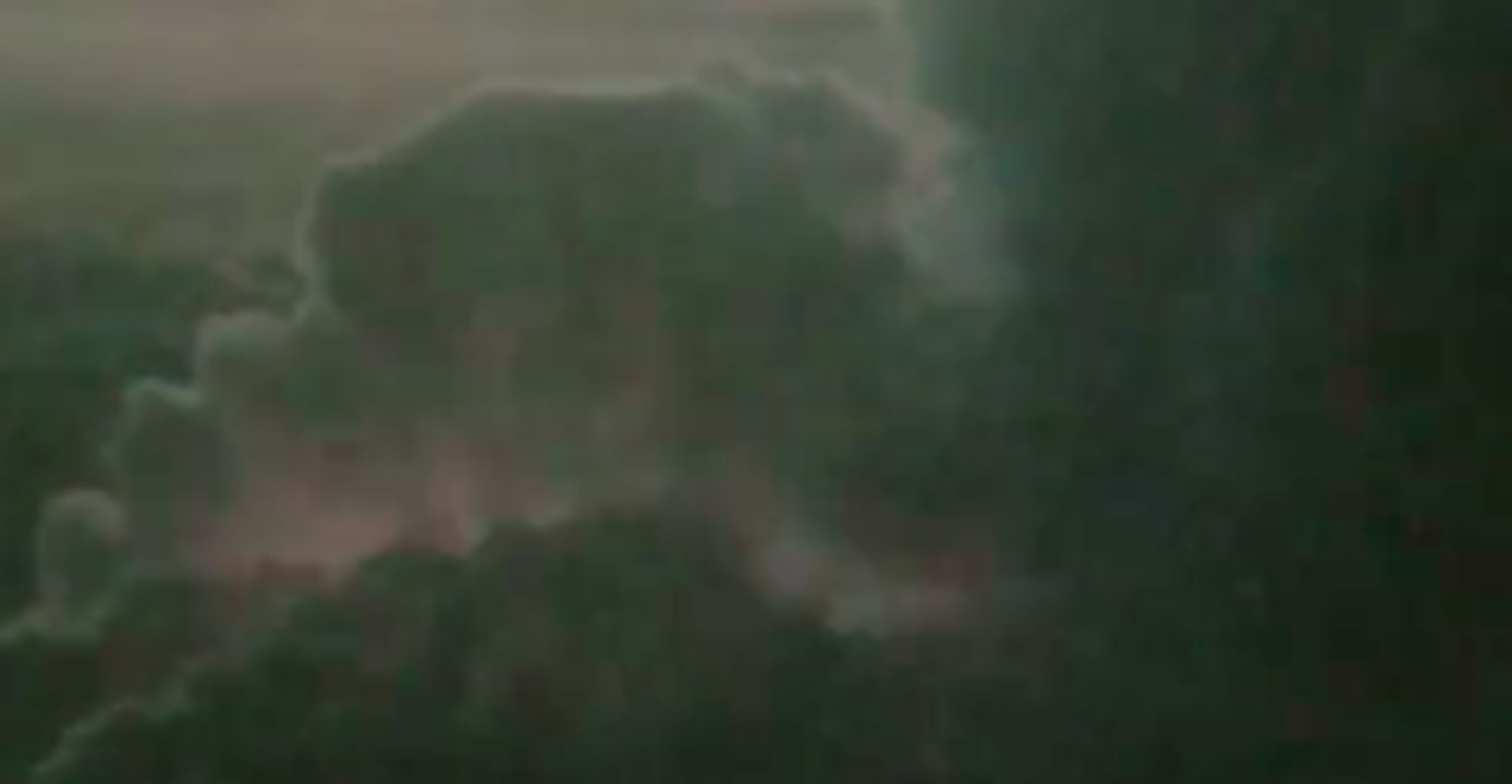 Passengers See Lightning From Plane Passing Over Electrical Storm