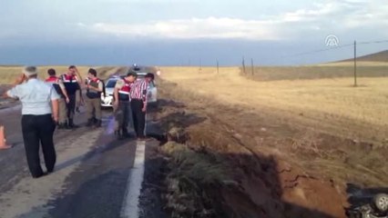 Kulu'da Hafif Ticari Araç Şarampole Devrildi: 5 Yaralı