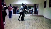 swing-Lindy hop öğrenmeye çalışırken Melo :))))