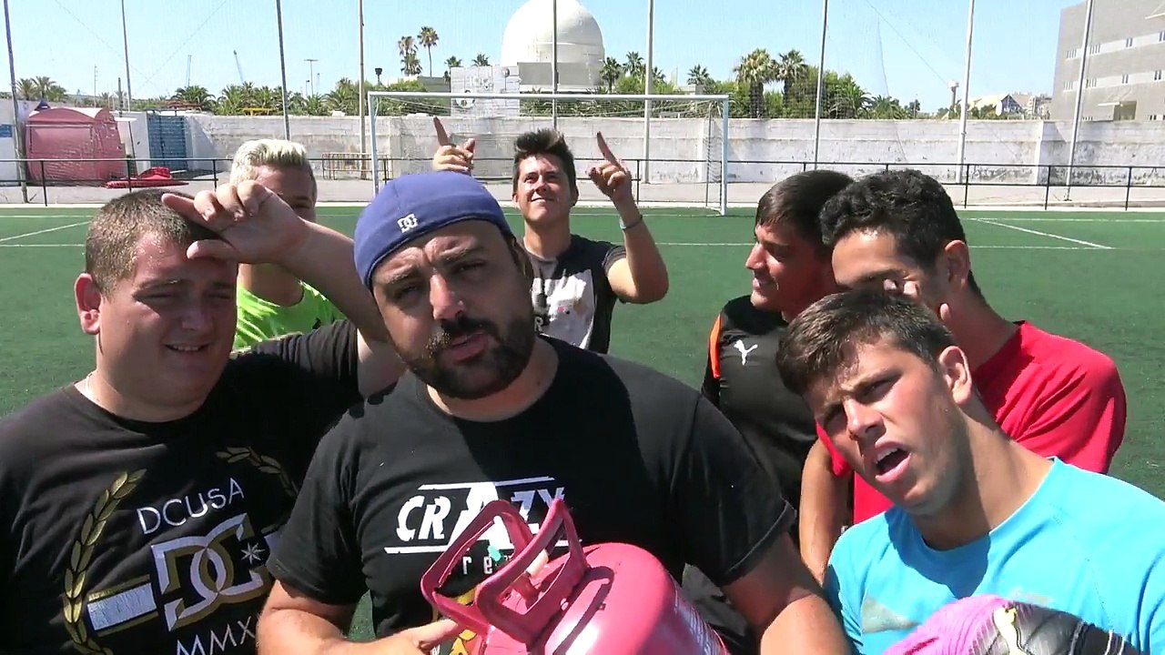 BALÓN de HELIO VS BALÓN de AIRE ¡RETO FÚTBOL!