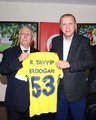 Fenerbahçe'nin Soyunma Odasına İnen Erdoğan'a Aziz Yıldırım'dan Özel Forma