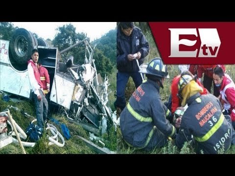 Microbús cae a un barranco en Naucalpan, tenía llantas lisas / Excélsior Informa con Idaly Ferrá