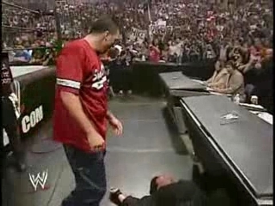 Shane mcmahon vs eric bischoff