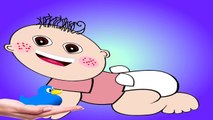 Gracioso poco bebé chico inyecciones en el colores para Niños con bebé muñeca
