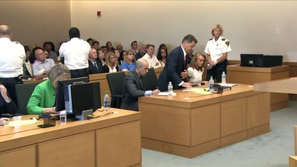 Jovem é condenada por incentivar suicídio do namorado