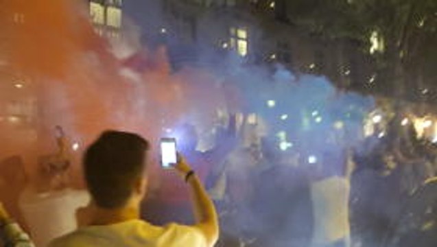 PSG fans celebrate Neymar signing
