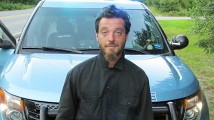 One-armed Clown With MACHETE Terrorizes Neighborhood - What's Trending Now!