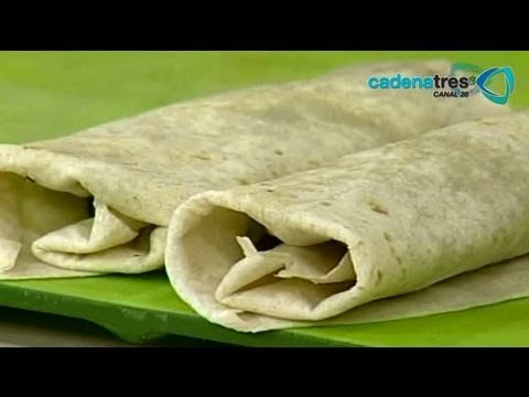 Receta de burritos de frijoles negros con chipotle muy mexicanos. Receta de antojitos mexicanos