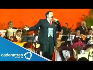 Jesús Arroyo festeja su cumpleaños número 80 en un restaurante