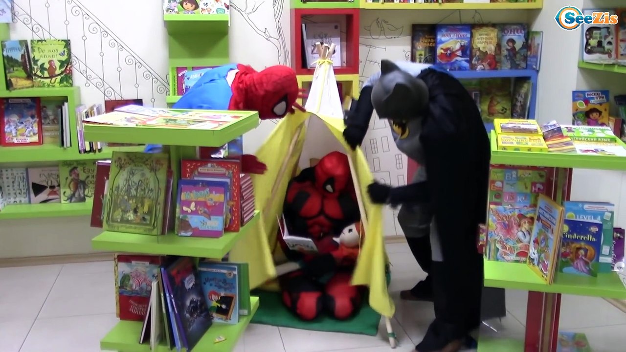 Frozen Elsa Kiss Ruined by Bad Joker! w\ Spiderman Party IRL