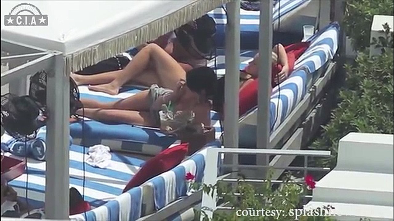 Selena Gomez, Rihanna, Katy Perry & More Hollywood Celebrities showing Ht Bikini Bodies