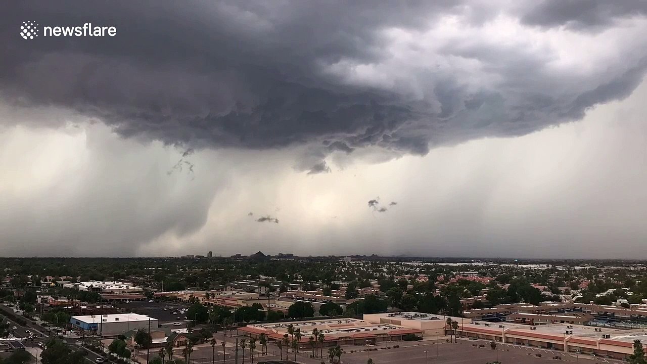 Severe thunderstorms move through Phoenix, Arizona