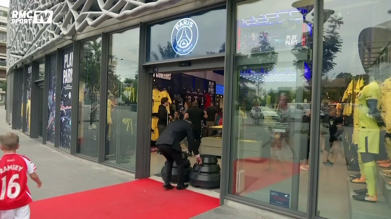 Les supporters du PSG attendent Neymar