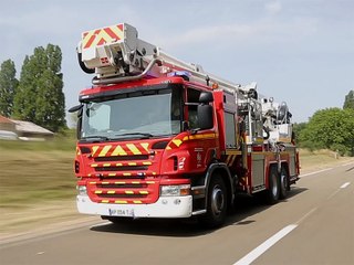 Auto Plus au volant d'un camion de pompier