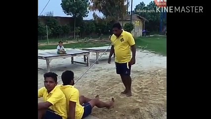 Desi kand Motor par chod raha tha