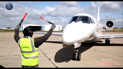 لحظة وصول نيمار لسان جيرمان لتقديمه لوسائل الإعلام