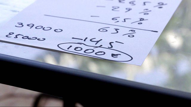 Greek economy struggles to rebound