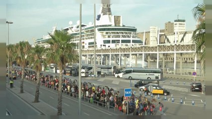 Barselona'da İngiliz turistleri taşıyan bir tur otobüsüne saldırıldı