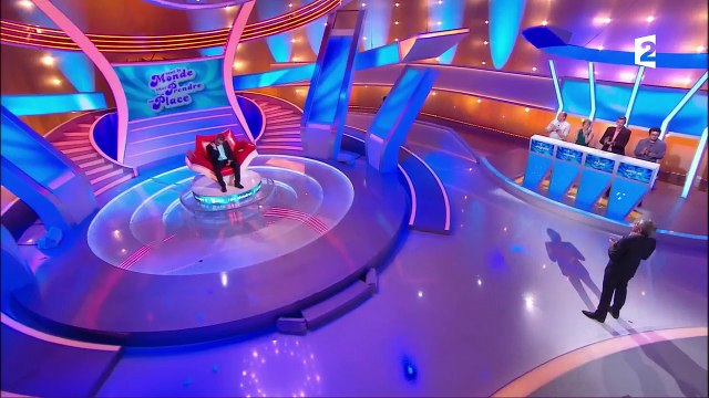 Oups ! Nagui a vu la culotte de ces deux candidates dans le public !