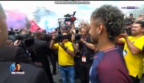 Neymar fait ses premiers pas devant les fans au Parc des Princes !