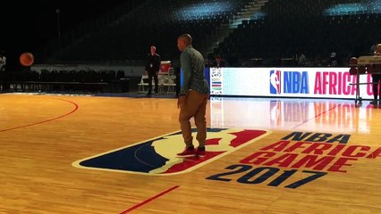 Basket : Thierry Henry marque du pied du milieu du terrain