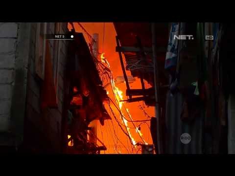 Sejumlah warga mengungsi di pos polisi akibat kebakaran di Sawah Besar - NET5