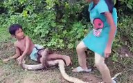 Niño Vs Anaconda - Vídeos Virales Con Alberto Escobar Okuhama