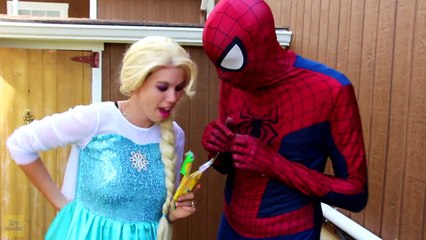 Video herunterladen: EDIBLE SCHOOL SUPPLIES! w/ Frozen Elsa Spiderman Gummy Food Shopping Challenge Police Car Real Life