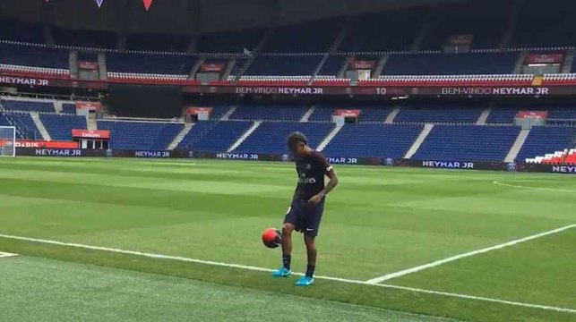 Je suis ici pour donner mon meilleur : les premiers pas de Neymar au PSG