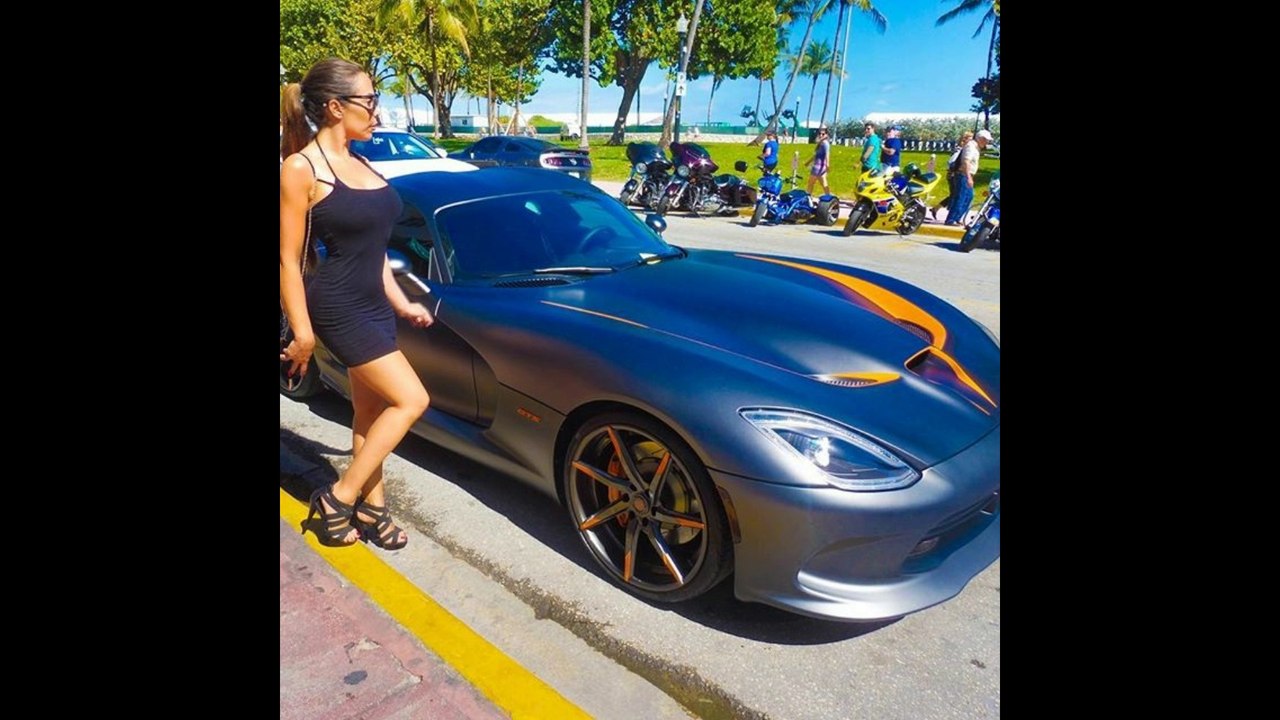 Kim Glow nous montre ses fesses qu'elle juge magnifiques !