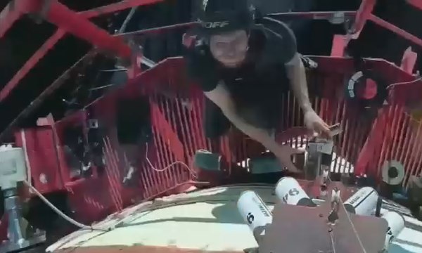 Robot Melukis Mural di Bangunan Tinggi