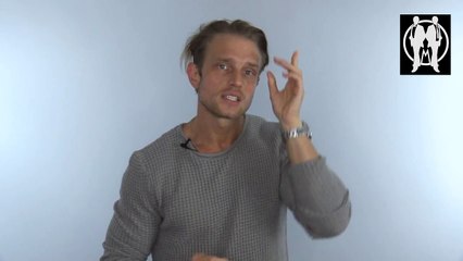 5 Signs That She's Into You - Dating Tips For Men