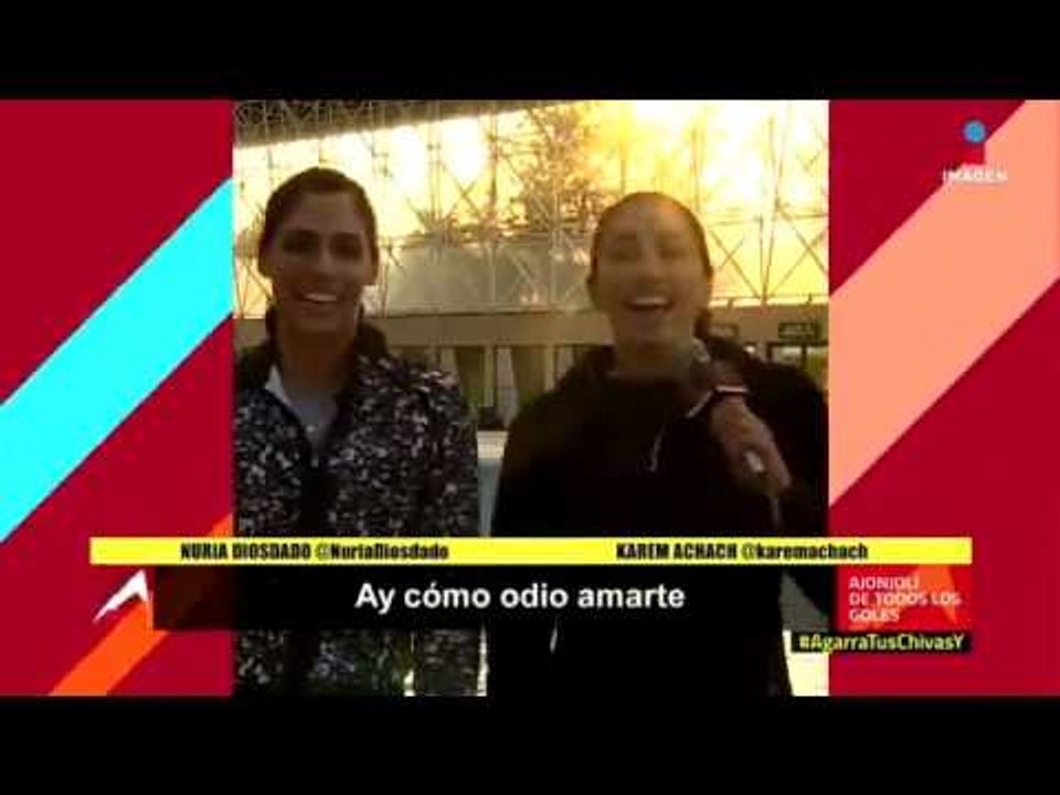 Camilo Romero se enfrentó a dos nadadoras