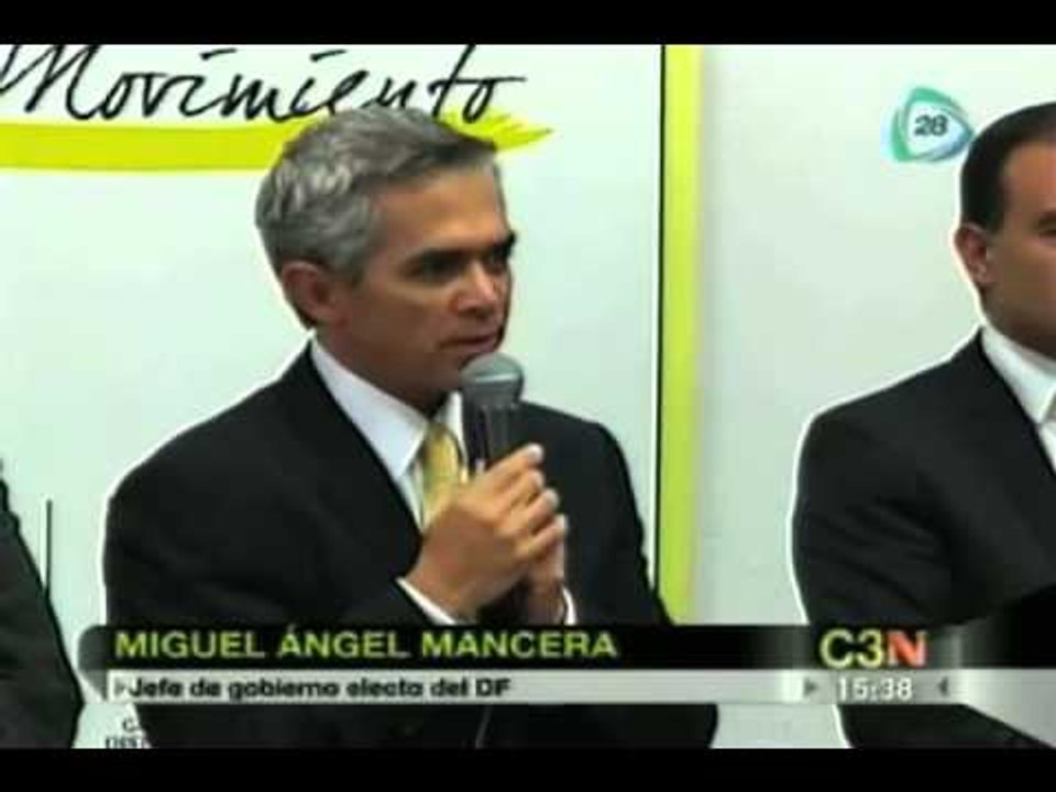 Firma Miguel Ángel Mancera con delegados opositores