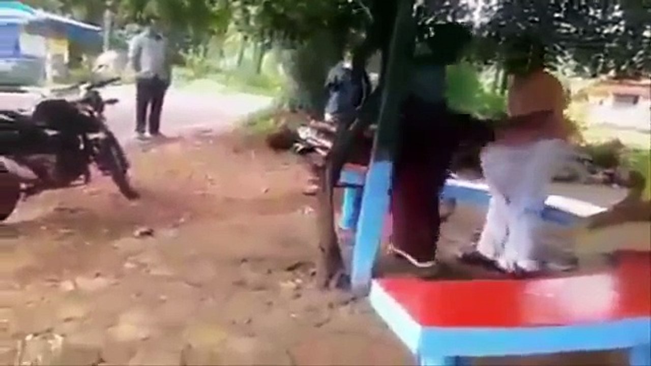 Look What College Girls Doing - Can't Stop Laughing - Whatsapp Most Viral Funny Video 2017