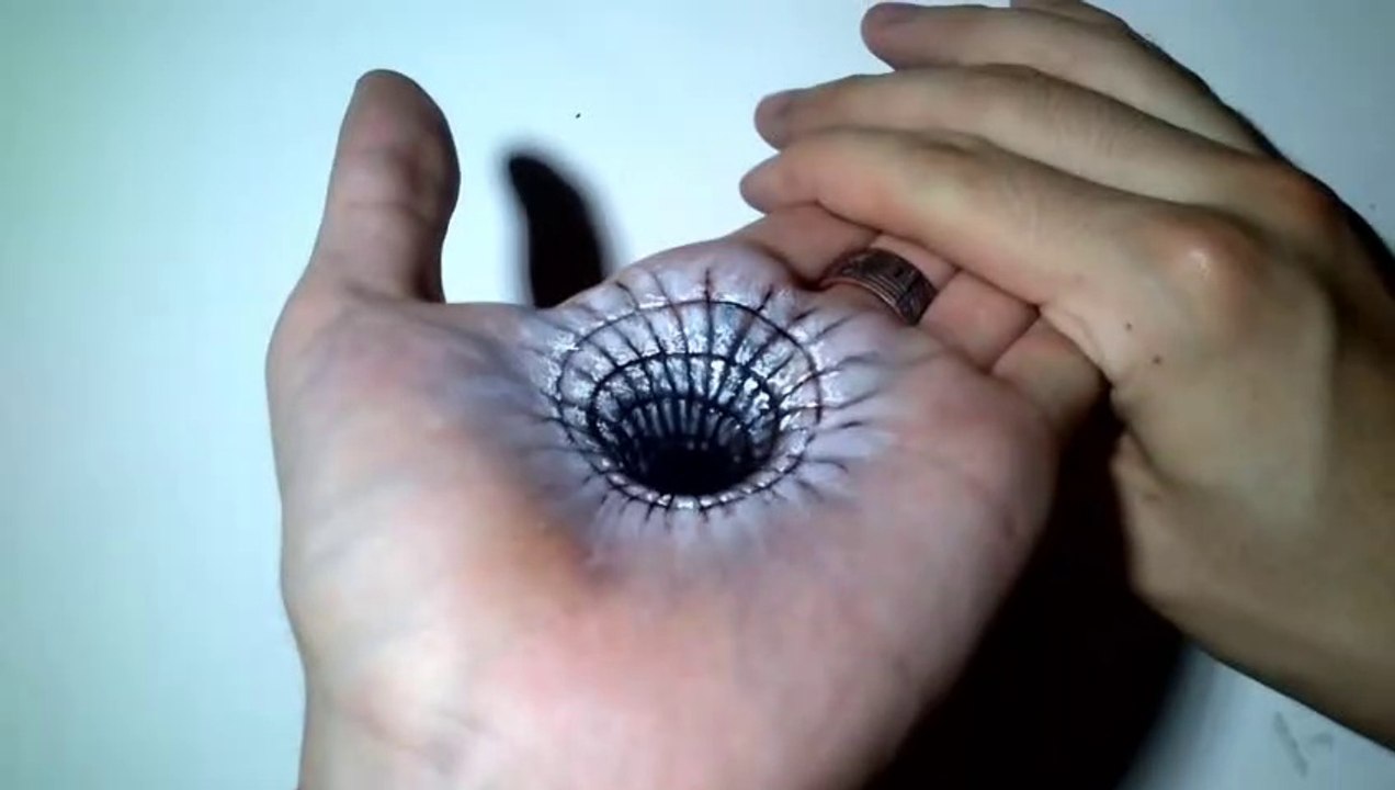 Hole in my hand ! Optical Illusion Speed Vitess video Dailymotion