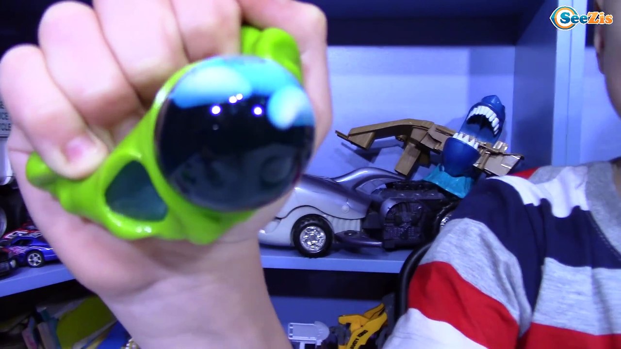 РЕЖЕМ ИГРУШКИ Что внутри Антистресса? Игры с но...