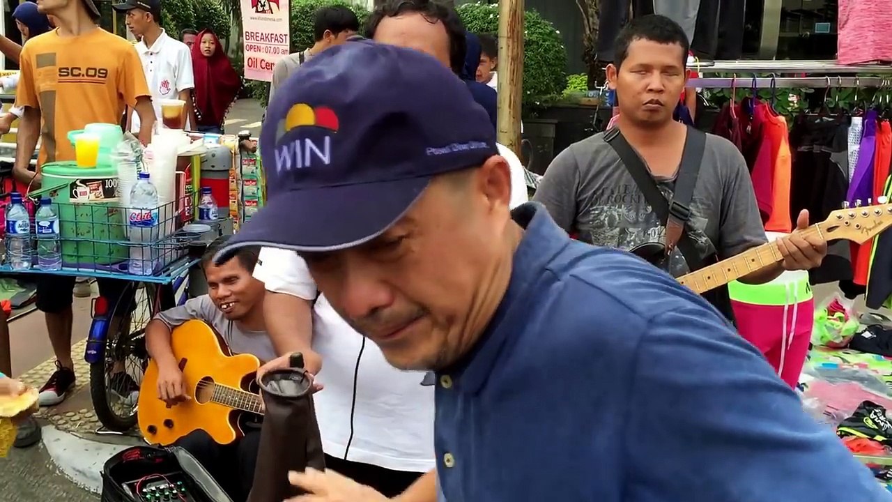 Pengamen buta bersuara Emas | asal kau bahagia | Armada band