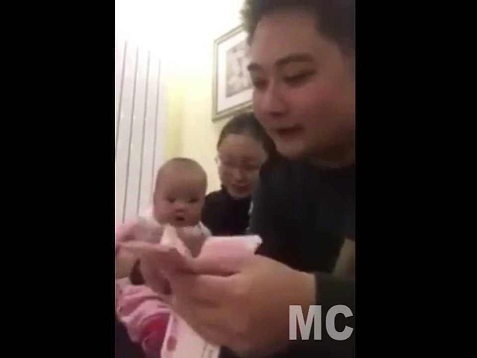 Funny Laughing if baby see daddy count money