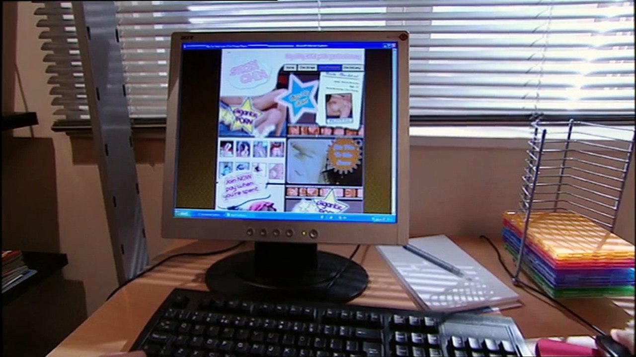 Peep Show Sistering