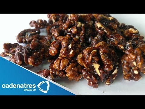 Receta para preparar almendras con nueces caramelizadas. Receta de postres fáciles