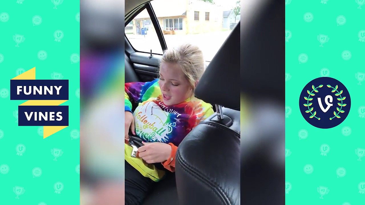 Funny GIRLS FAILS Compilation 2017 _ Funny Vines Videos-_7VZ_qY7PrA